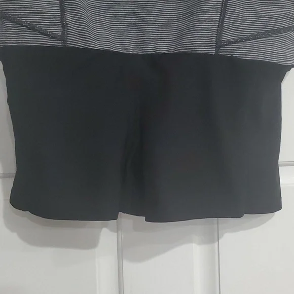 Athleta Gray Metro Stripped Zip Pockets Skort Size Small - Picture 6 of 6